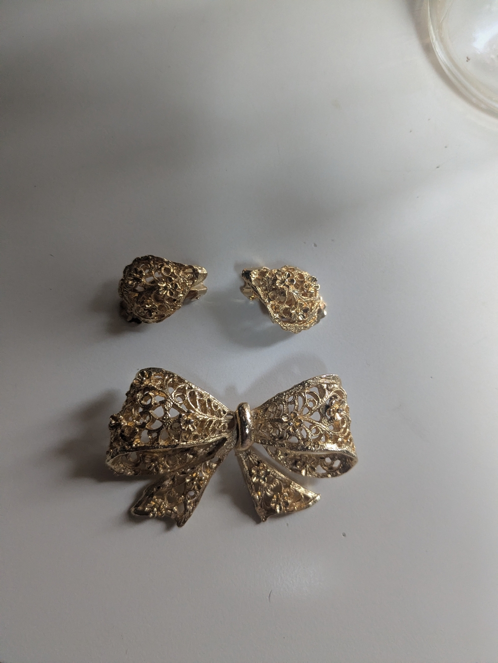 Gold Filigree Bow Brooch and Earrings Jewelry Set